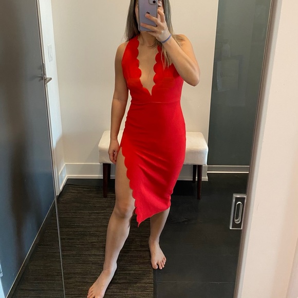 Boohoo Petite Dresses & Skirts - ✨ Boohoo Petite Mid Length Red Scallop Dress ✨